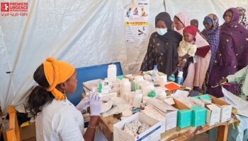 Depuis août 2025, Première Urgence Internationale met en œuvre, dans le District Sanitaire d’Iriba, le projet « Assistance d’urgence multisectorielle et intégrée pour répondre aux besoins des populations hôtes et réfugiées », financé par le FHRAOC
